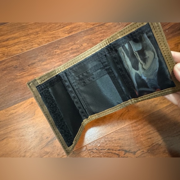 Carhartt Khaki and Olive Wallet - Picture 3 of 4